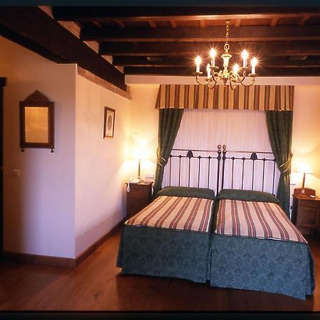 El Ama De Llaves Guest House Hontoria Exterior photo
