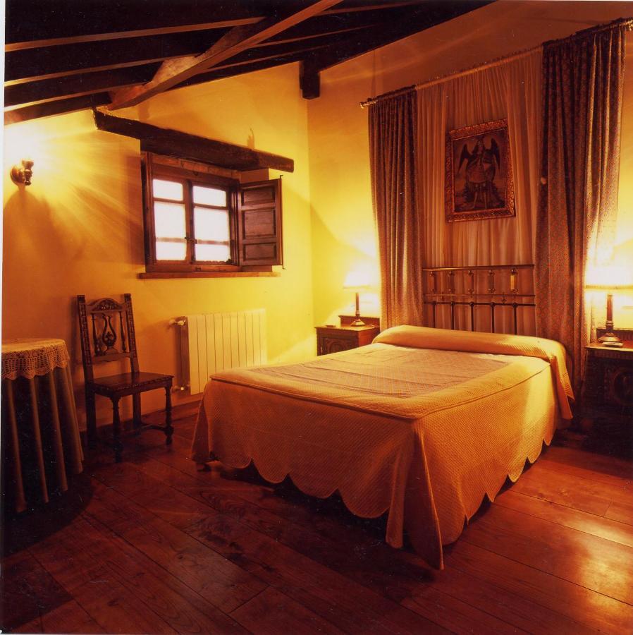 El Ama De Llaves Guest House Hontoria Exterior photo